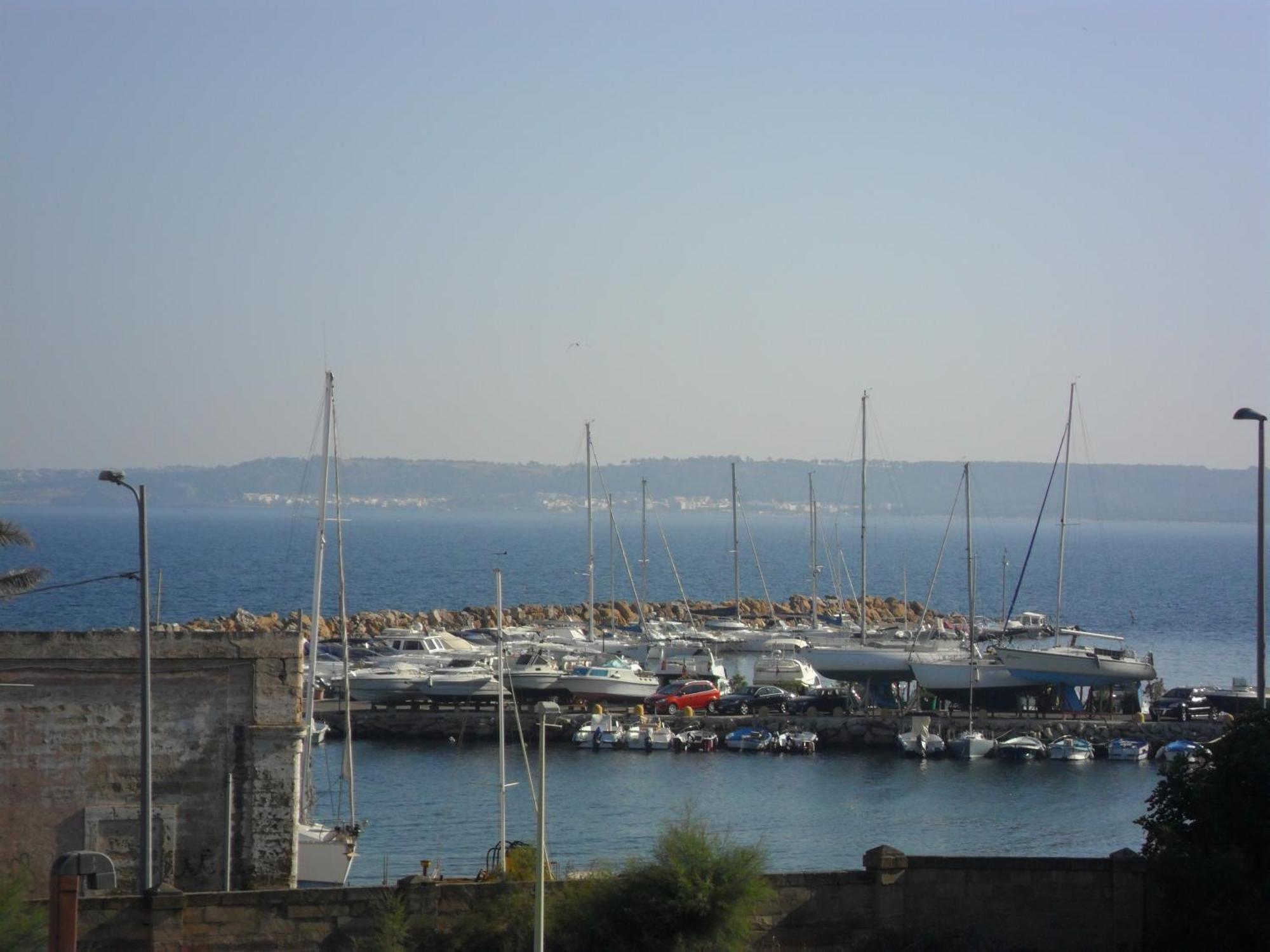 Bed and Breakfast Antico Palazzo Spinola Gallipoli Exterior foto