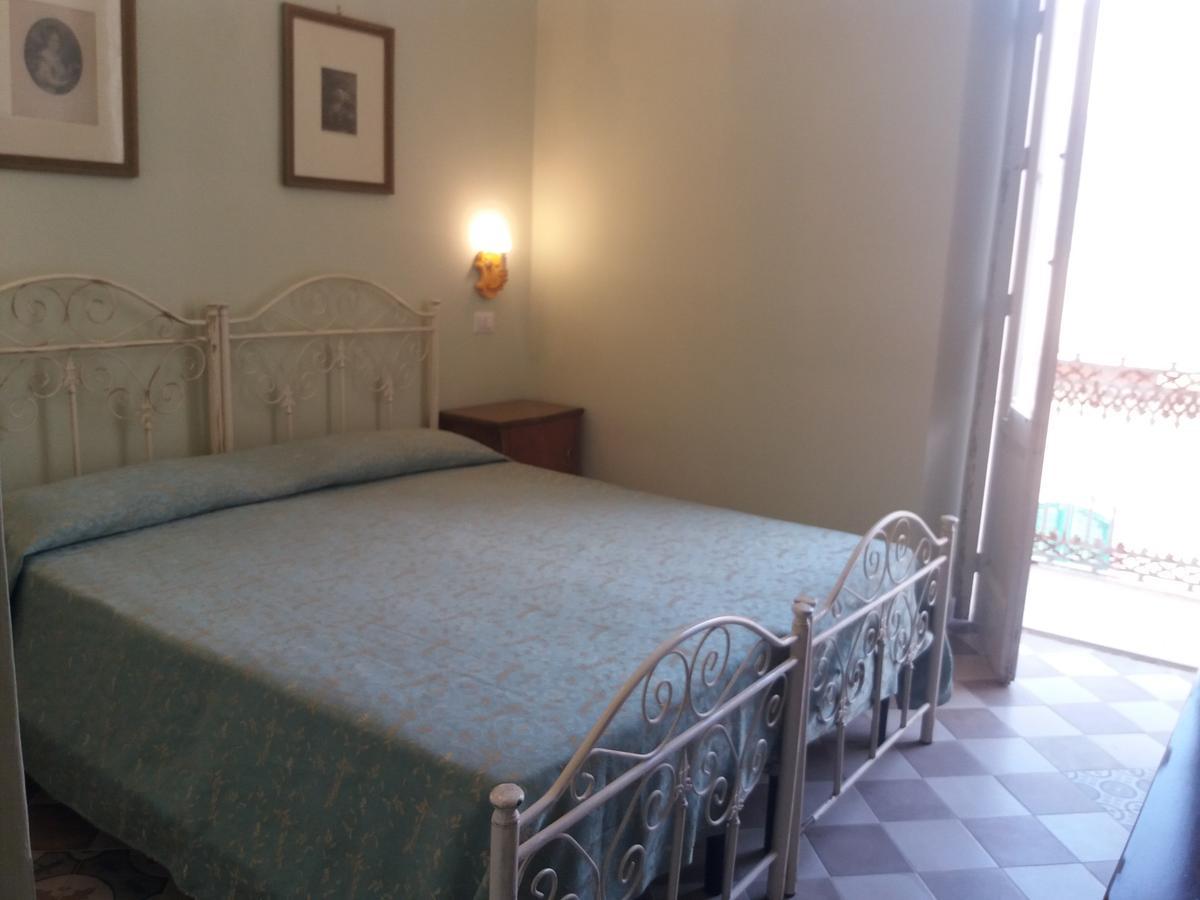 Bed and Breakfast Antico Palazzo Spinola Gallipoli Exterior foto