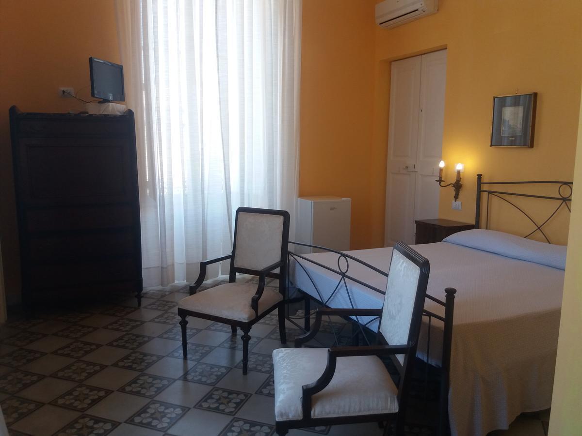Bed and Breakfast Antico Palazzo Spinola Gallipoli Exterior foto