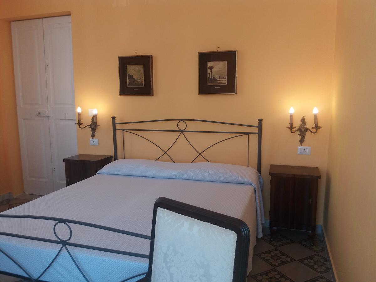 Bed and Breakfast Antico Palazzo Spinola Gallipoli Exterior foto